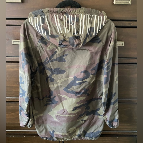 Obey Unisex camo windbreaker. Size S - Picture 2 of 3